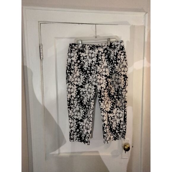 Croft & Barrow Plus Size Women's Capris - Picture 2 of 10